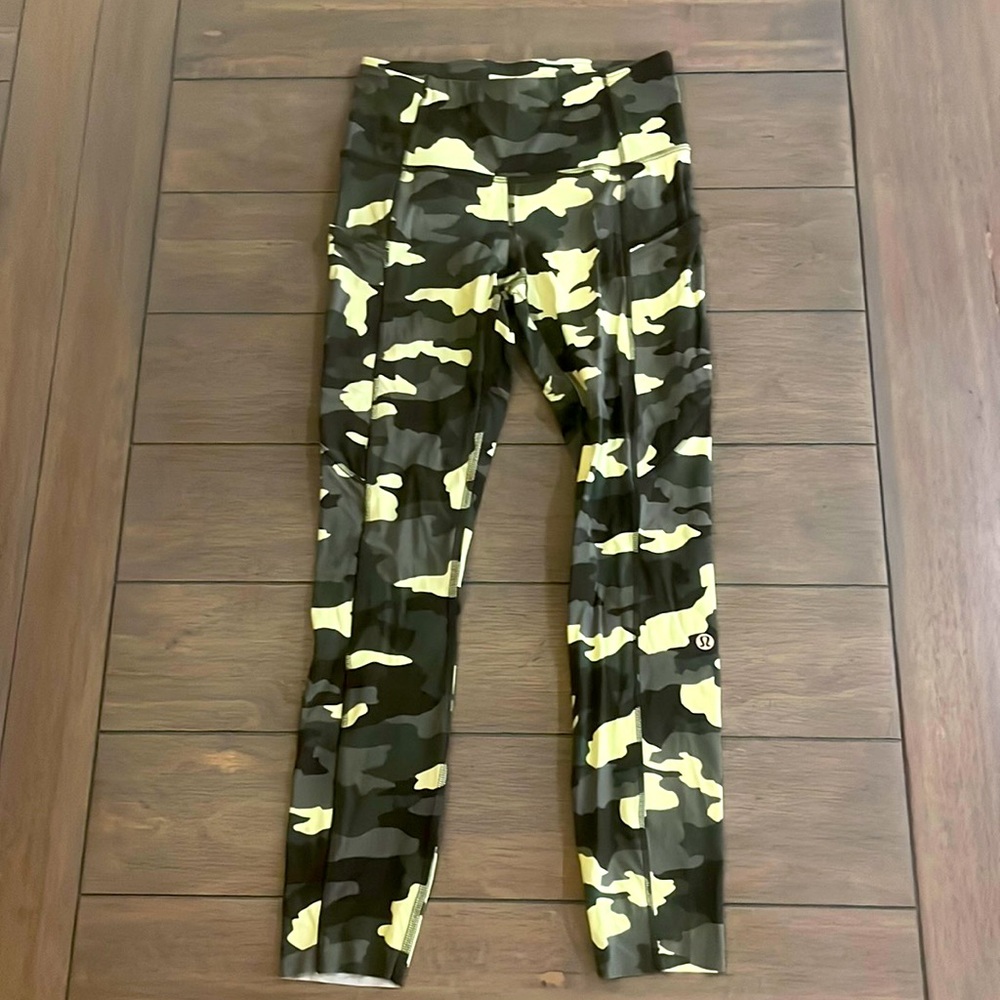 lululemon 25” camo leggings size 4